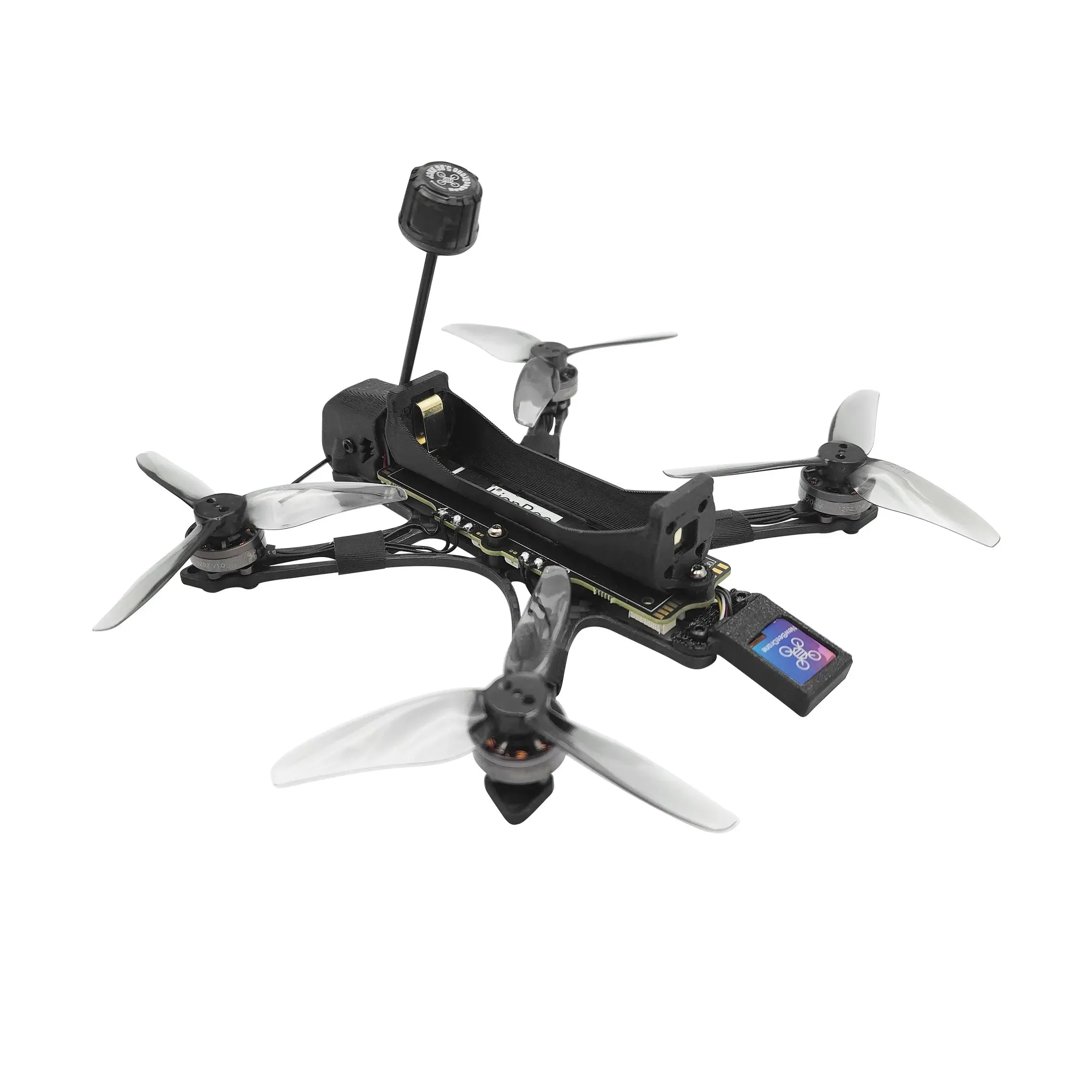 Drone FPV longue portée 1S LionBee 3inch en vol, avec paysage en arrière-plan