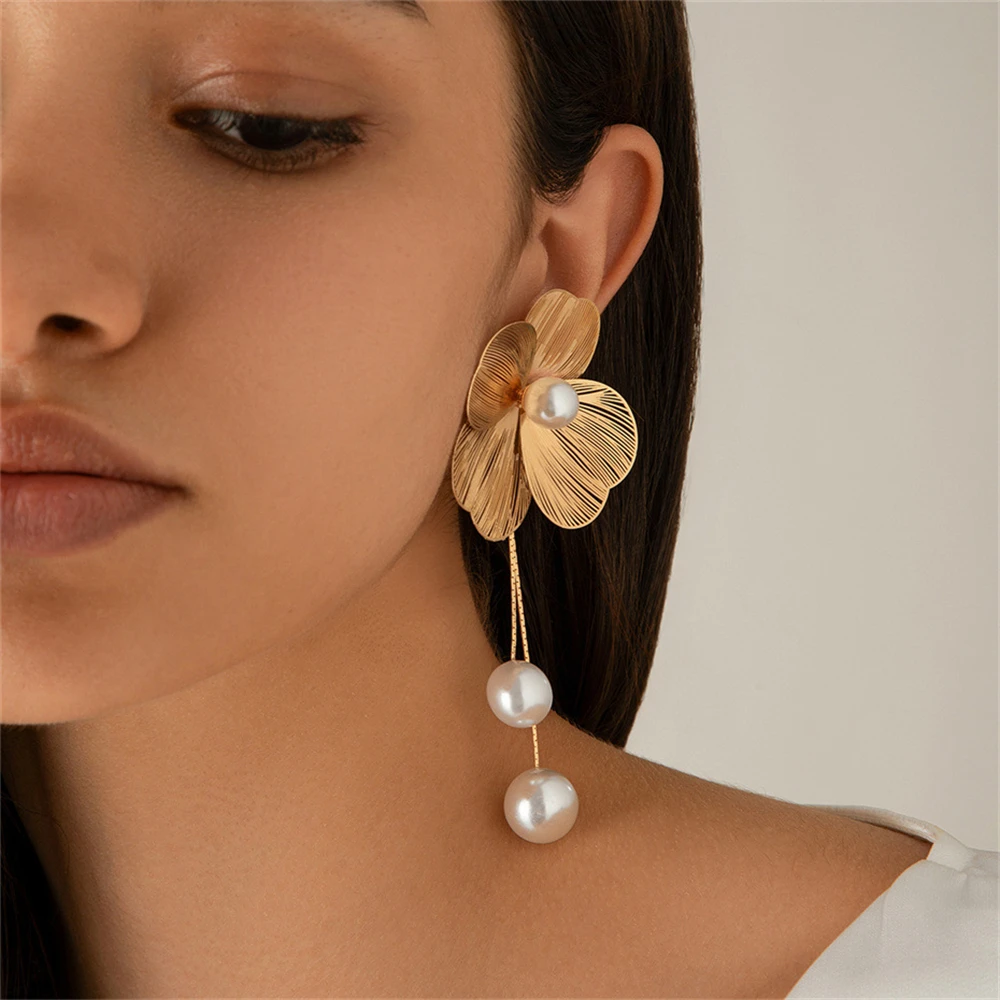 Fashion Large Flower Earring with Pearl Pendant Korean Design Stud Earrings for Women Girls Metal Jewelry Accessories Party Gift 2