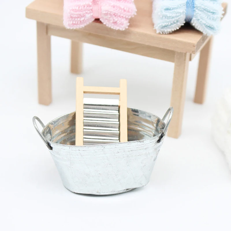 1Set Per 1:6/1:12 Dollhouse Miniature Washboard Secchio Di Ferro Bagno Modello Decor Toy Doll House Accessori
