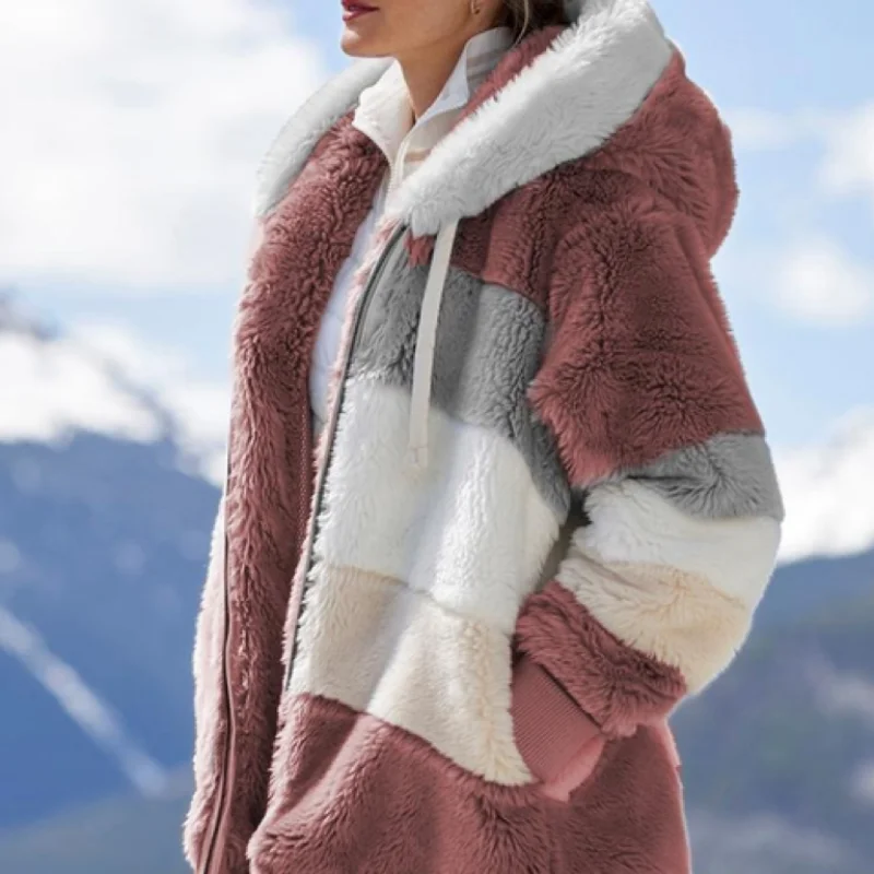 Рисунок 6 - Женское плюшевое пальто с капюшоном