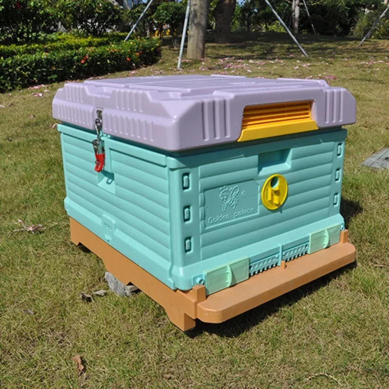 Luxury Insulation Plastic Beehives Super Solid Beehive Beekeeping Equipment 10 Frames Plastic Honeycomb with Bee Feeders