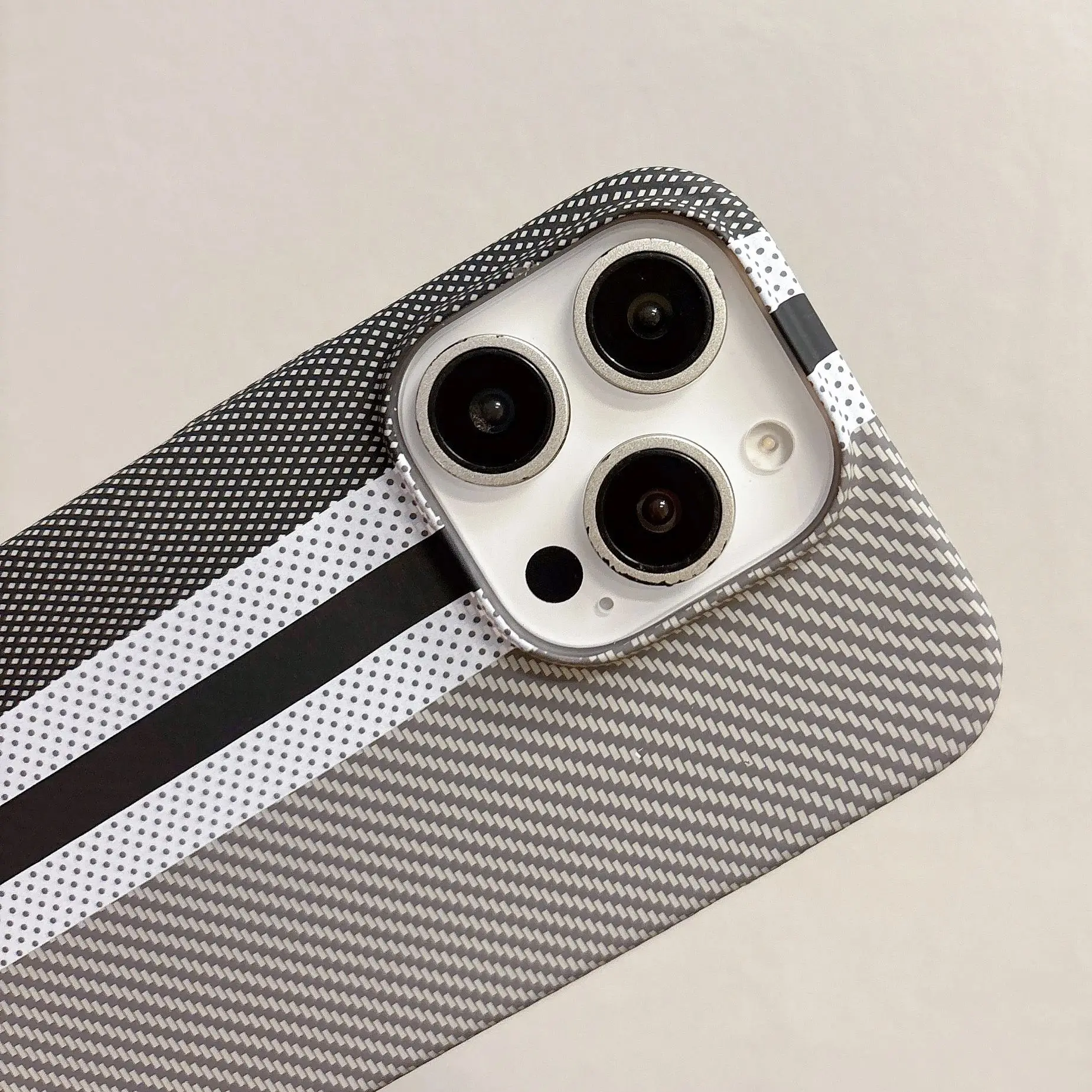 Sleek Carbon Fiber Texture Matte Shockproof Bumper Case - Slim Hard Back Cover