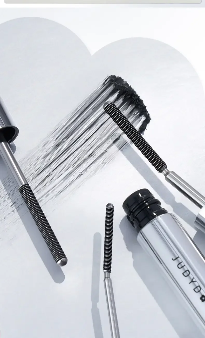 Mascara waterproof alle fibre di seta incurvante nero intenso_voghion.com