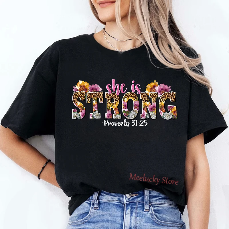 

She is a strong printed pattern women's T-shirt, Korean version women's top, loose fitting version