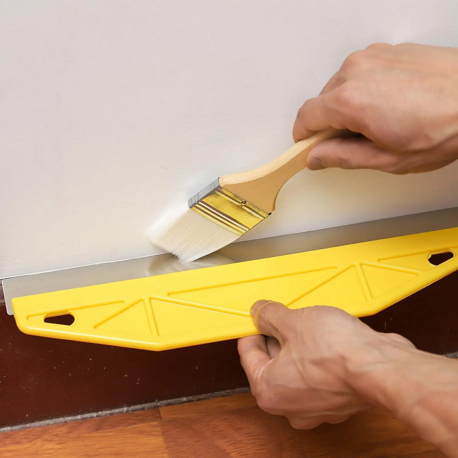 Bouclier de peinture jaune professionnel de 12 pouces : poignée ergonomique pour une coupe et un bordage de précision. Durable pour un usage domestique et commercial.
