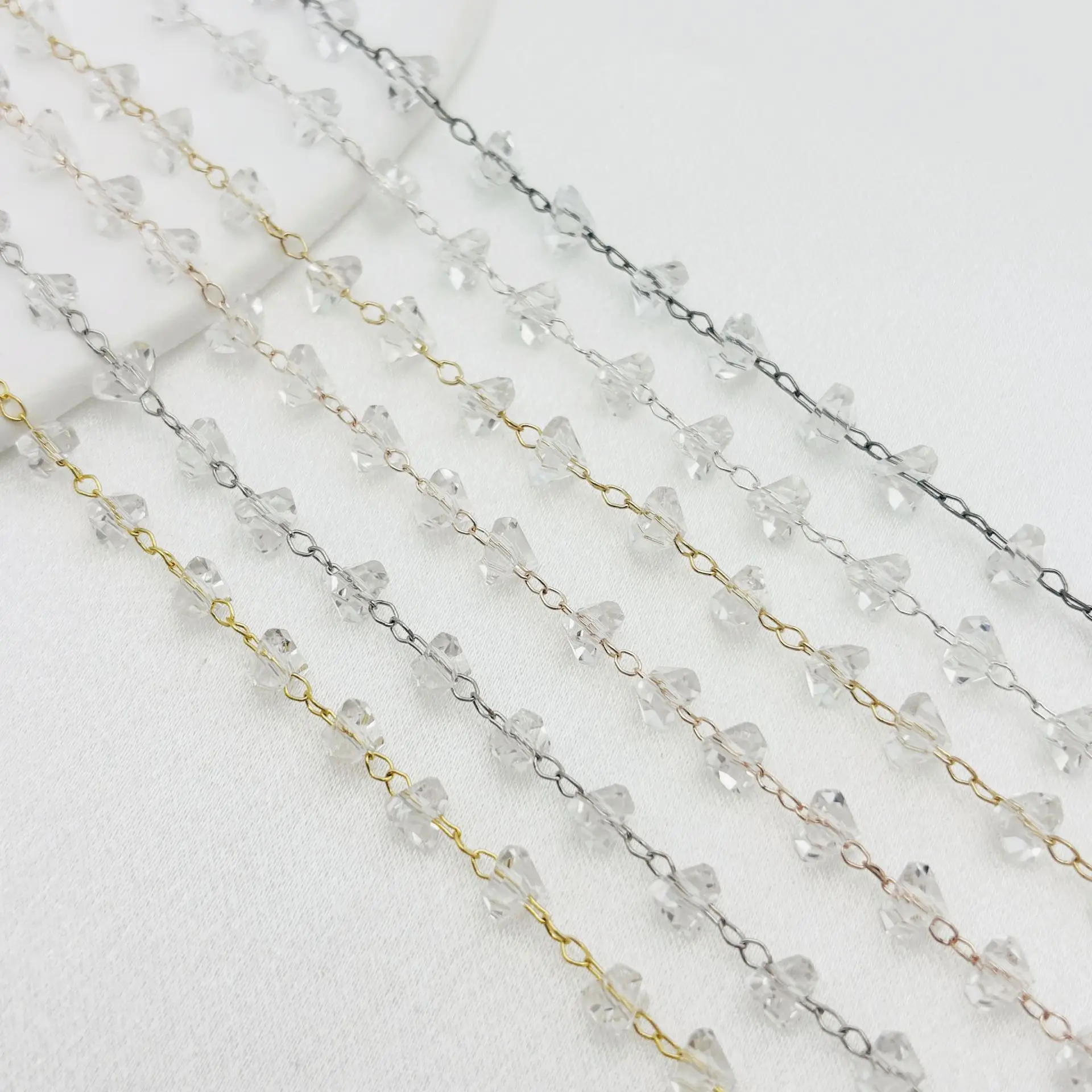 1 Meter 6 mm facettierte dreieckige rote Kristallglasperlen Kupfer Gliederkette Bulk für Handwerk DIY Halsketten Armbänder Schmuckherstellung – Detail 11