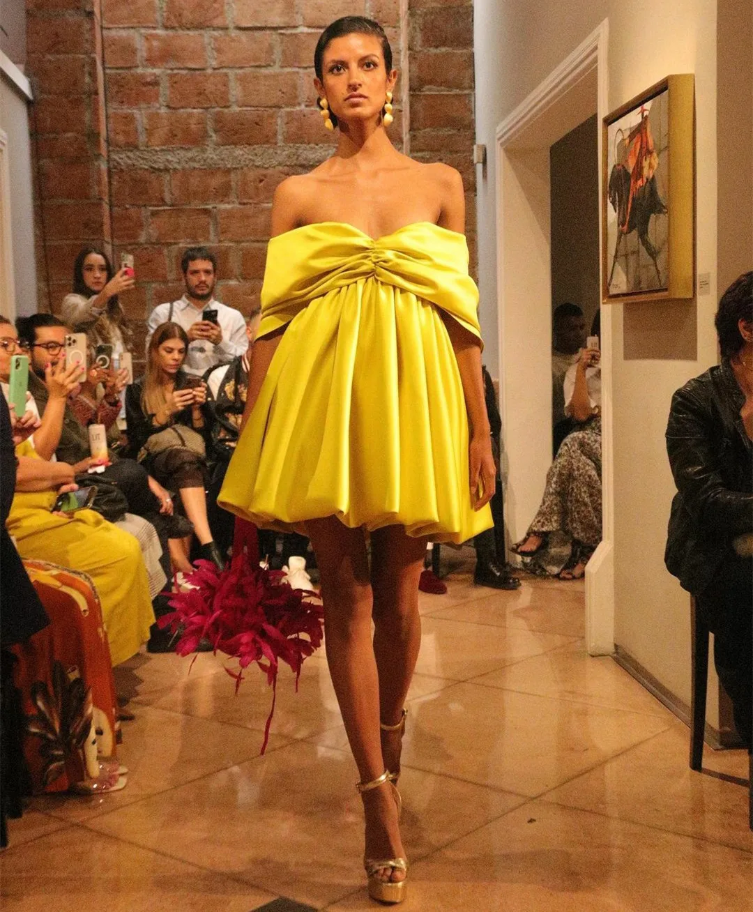 

Elegant Short Yellow Satin Evening Dresses With Pockets A-Line Boat Neck فساتين سهرة Above Knee Length Prom Dress for Women