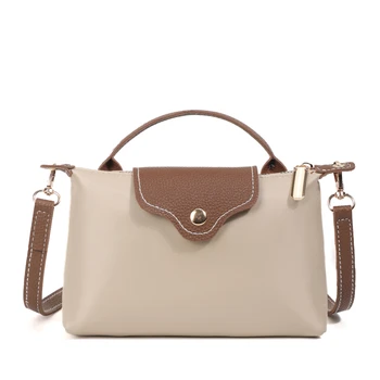 Borsa a tracolla alla moda e di tendenza, borsa a tracolla retrò, piccola borsa quadrata semplice ed elegante da donna.