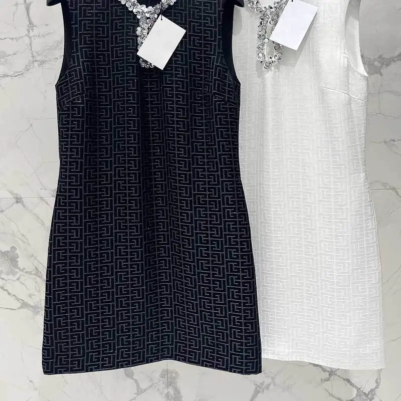 

Женское платье-трапеция с круглым вырезом, без рукавов, с блестками