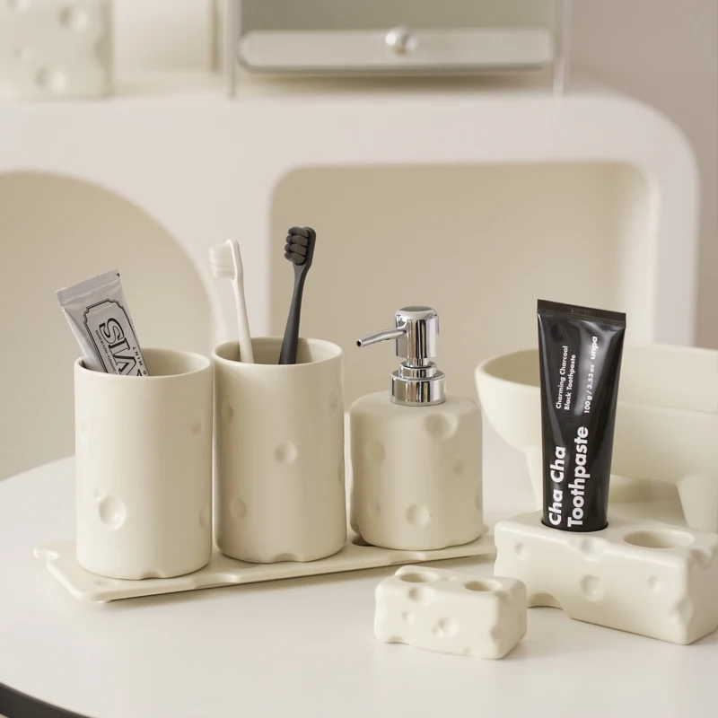 

Mouthwasher Cup lovers brush their teeth and wash cups household brushes.