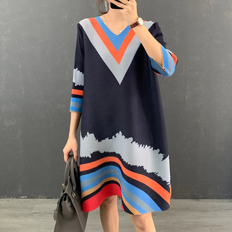 2023 Spring New Korean Version 3/4 Sleeve V-Neck Mid length