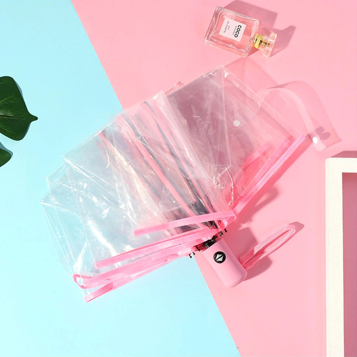 

Fully Automatic Three-fold Transparent Umbrella Folding Mini Travel Rainy Day Portable Cloth Material: Polyester Fiber Tripod