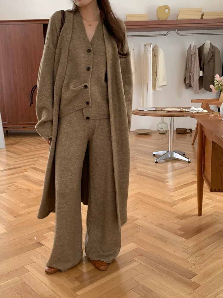 

Korean Version of the Ladies Retro Knitted Three-piece Women's Fall and Winter New Fashion Temperament Leisure Knitted Suit