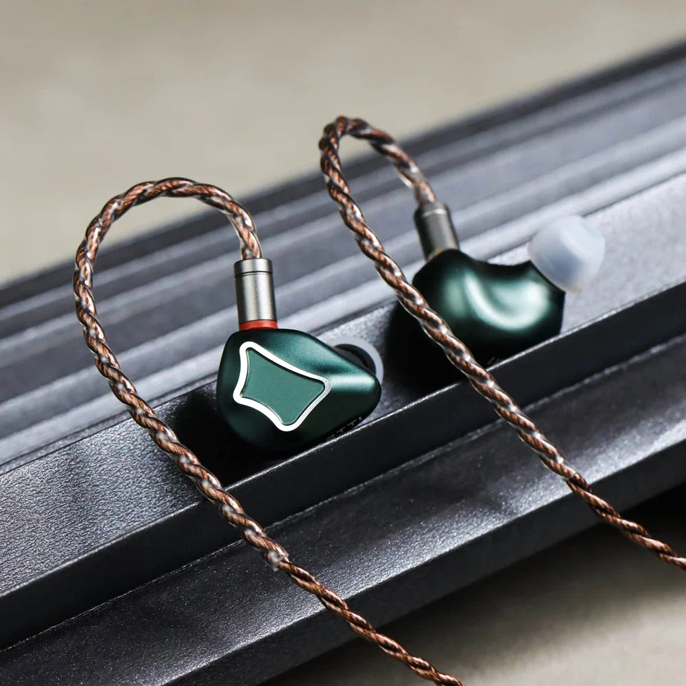 ARTTI R1 HIFI Earphone 2+1 Triple Dynamic Driver In-ear Music Headphone with Detachable 0.78 2pin Connector 3.5/4.4mm Plug Cable 5