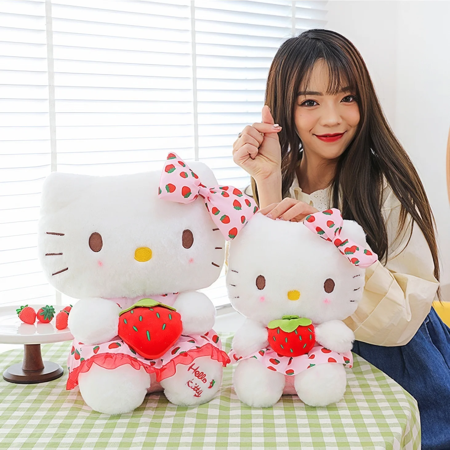 hello Kitty country 可愛いぬいぐるみ 花柄衣装付き Amazon.co.jp: ハローキティ ぬいぐるみ 可愛い hello kitty
