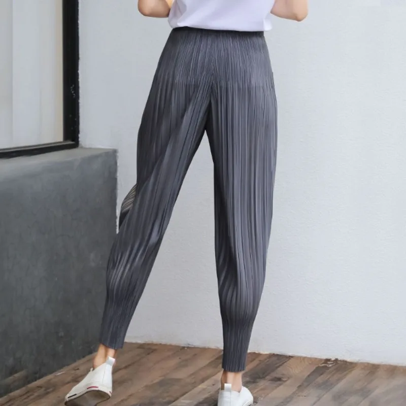 DUOSHA 2023 Spring High Elastic Waist Trousers Women's Pleated Harem Pants Casual Loose Pockets Fold Solid Color Pants 2C396