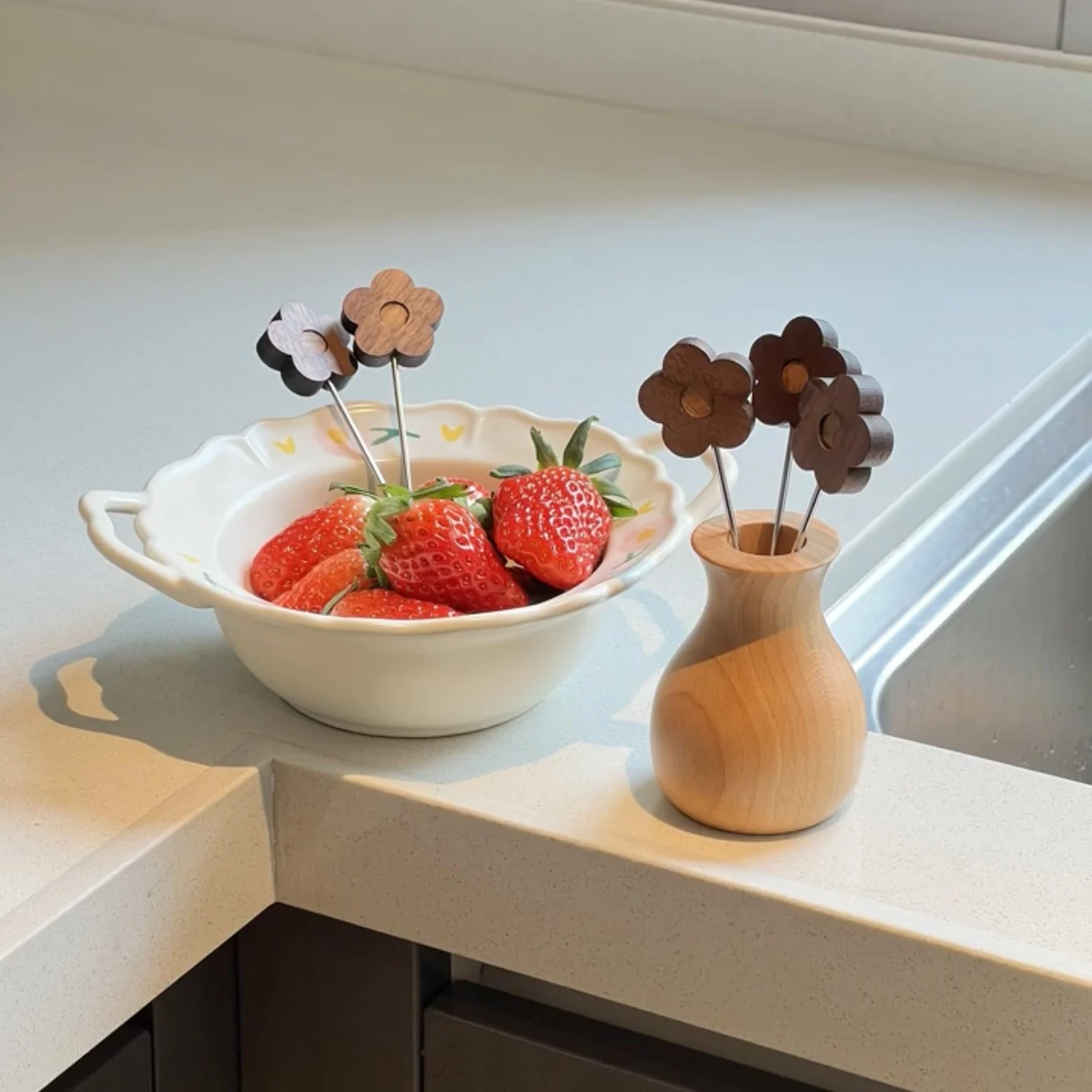Solid Fruit Fork Cartoon Fruit Pick Wooden Flower-shaped Fruit Fork Set Home Cute Log Handmade Dessert Hamburger Pick