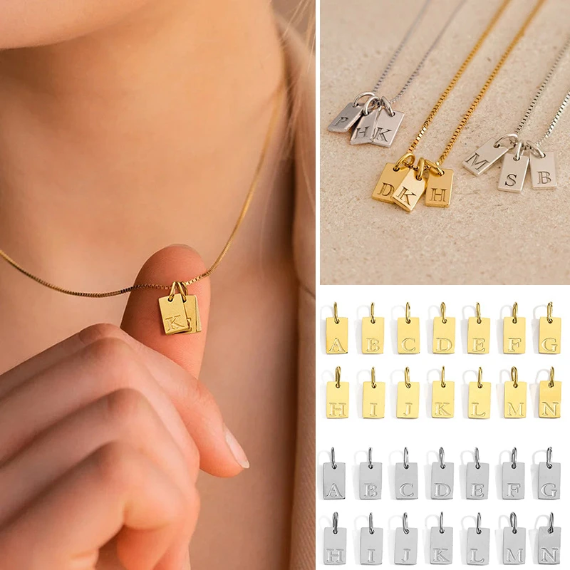 CARLIDANA Minimalistischer Buchstabe Initial Schmuck Damen Edelstahl vergoldet Rechteck Silber Farbe Alphabet Anhänger Charm