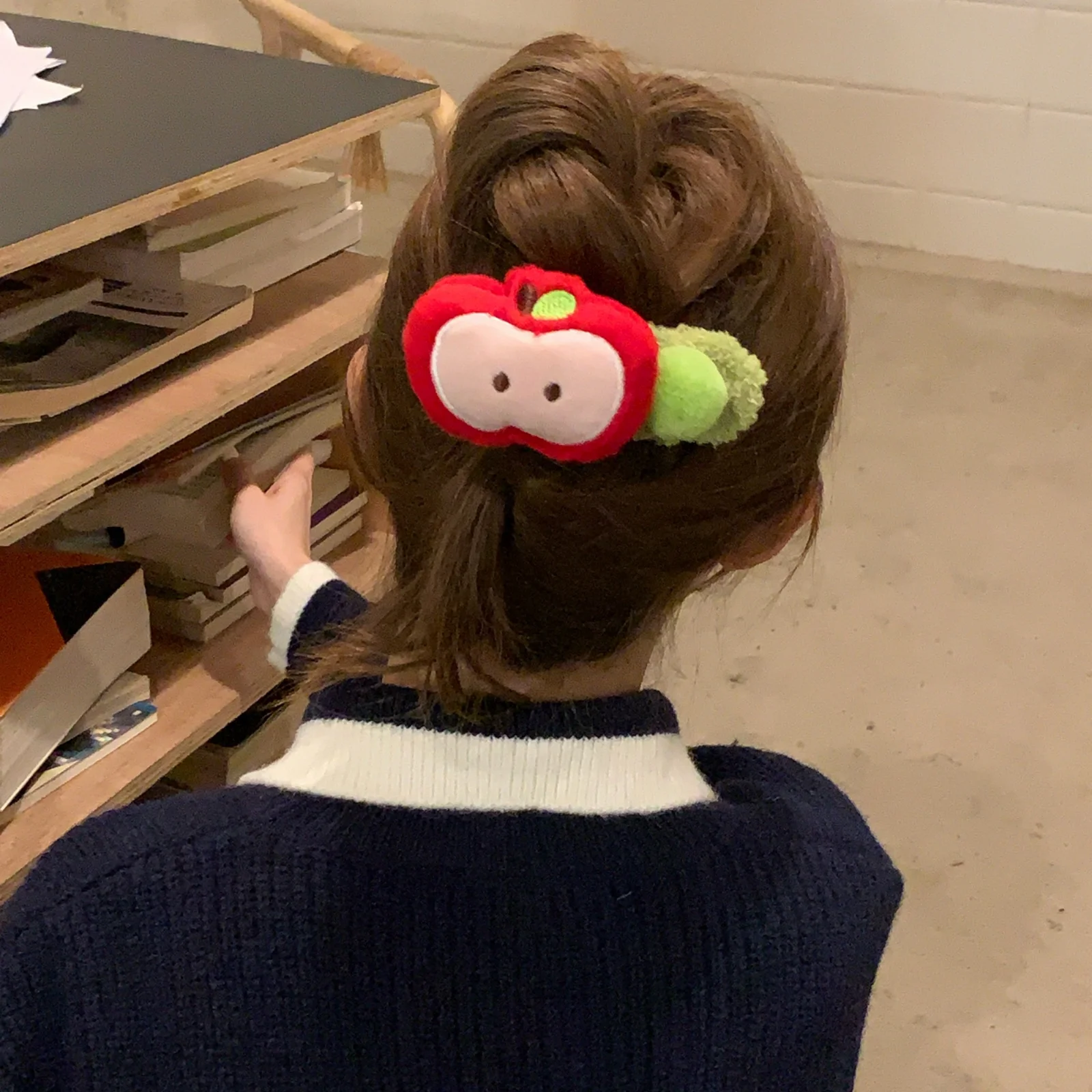 1PC Cute Apple - Shaped Plush Hair Clip, Kawaii Fruit Hair Accessory for Girls, Sweet Hair Decoration