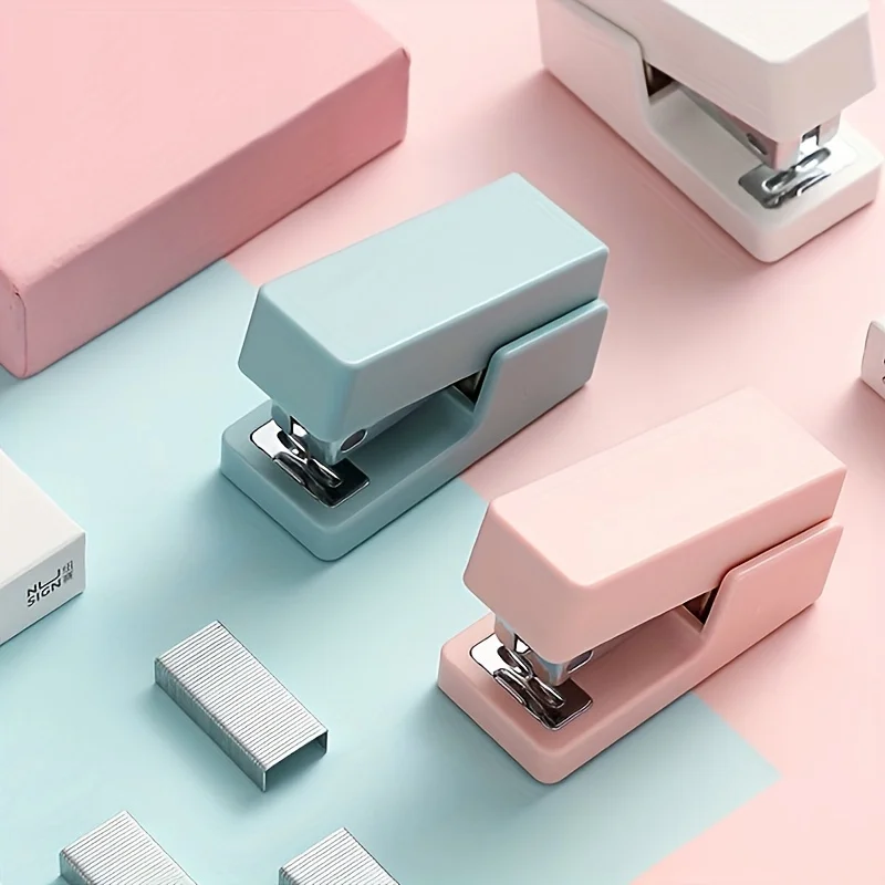 어린이 미니 스테이플러 세트 - 학교 숙제 노트 바인딩을 위한 휴대용 안전 스테이플러, 귀여운 사무용 문구 용품(4색)