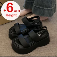 Sandales compensées d'été pour femmes 2025 – Tongs à talon compensé pour femme, hauteur accrue de 6 cm, talons hauts en cuir, sandales décontractées de plage pour femme 1
