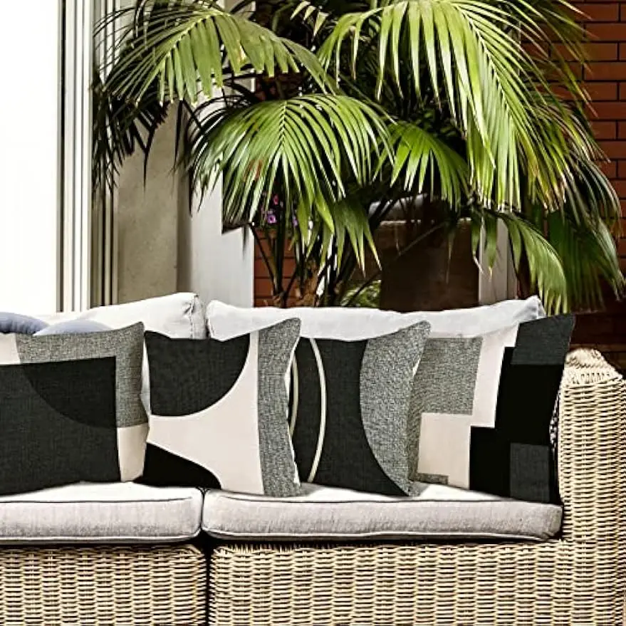 Black Geometric Pillow Case 4