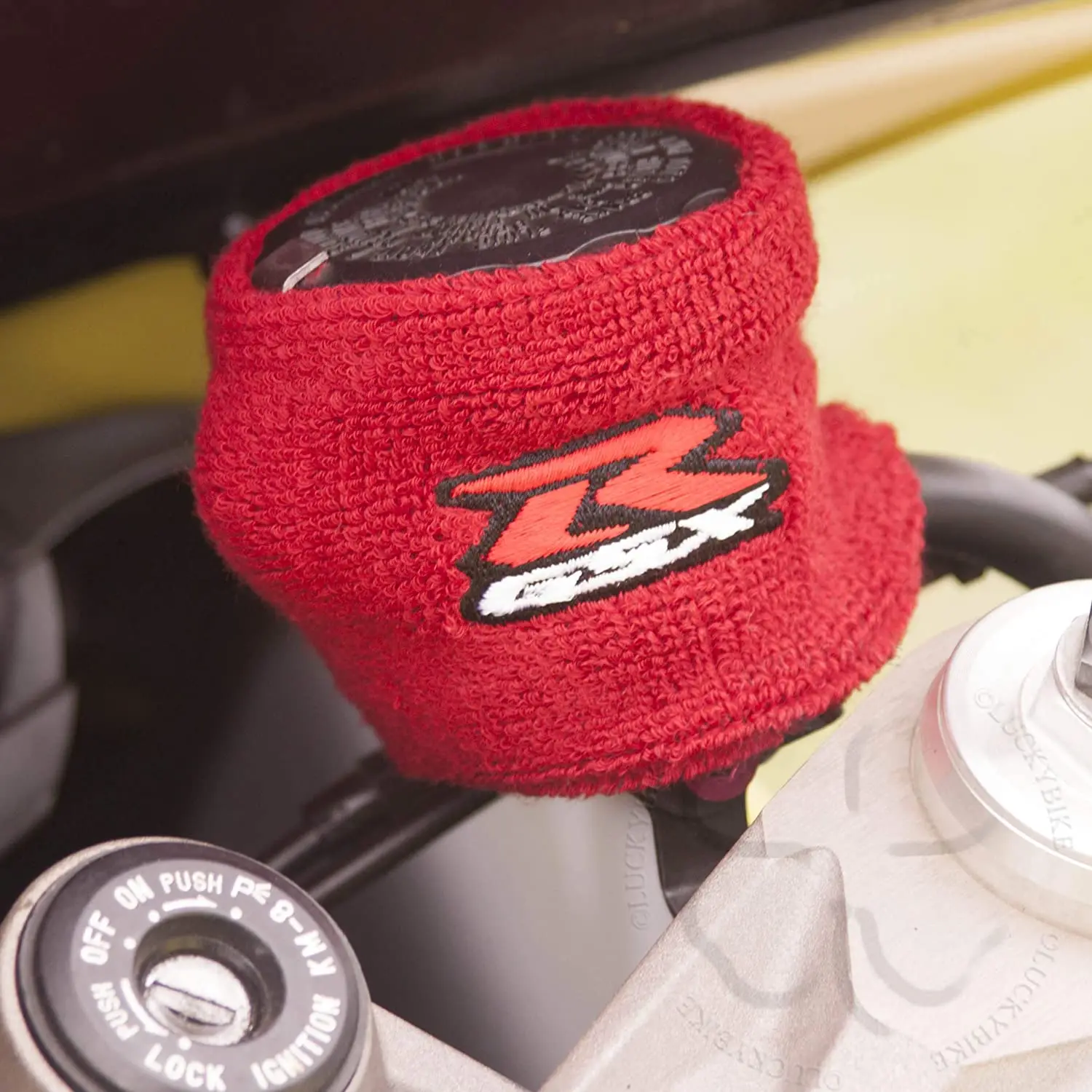 Motorcycle Brake Fluid Clutch Reservoir Sock Cover For Suzuki GSXR GSX-R 1000 750 600 GSXS Gixxer KATANA  GSR750 SV650 Sportbike