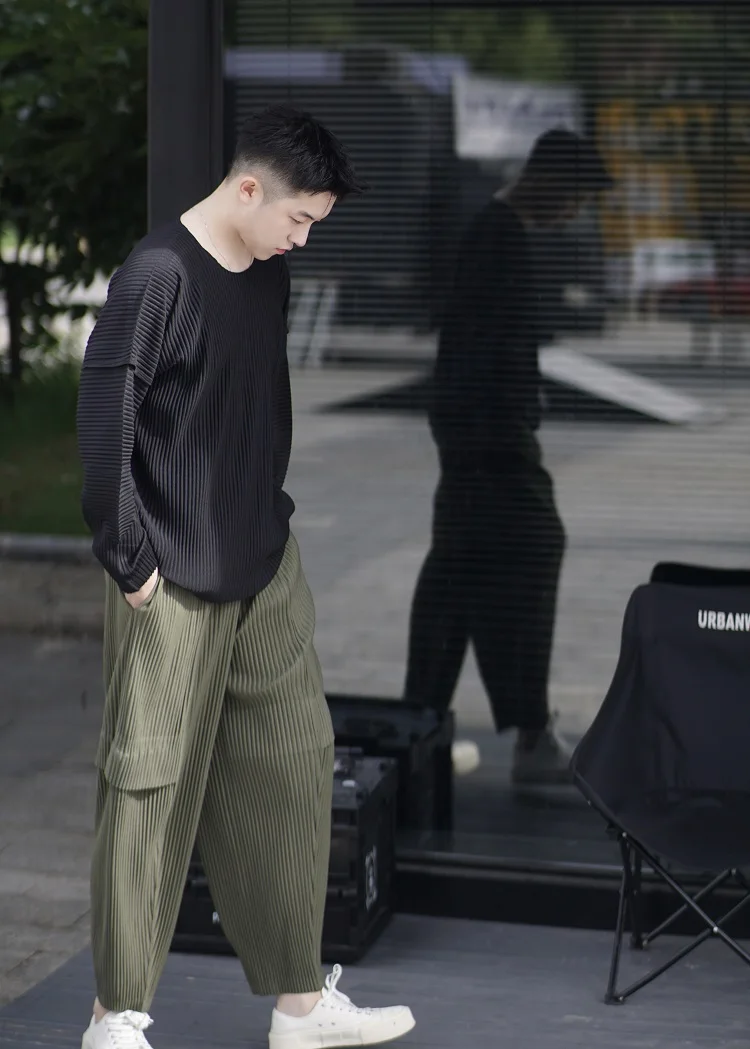 Miyake Pleated Man Loose Cargo Pants Nine-point Pants Fashion Casual Streetwear Miyake Pants 4