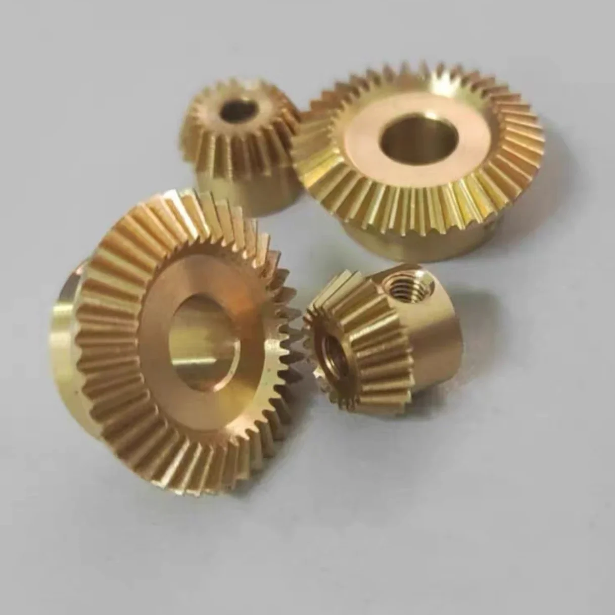1:2 0.5M 20 Teeth 40 Teeth Copper Bevel Gear 90 Degree DIY Model 3mm 4mm 6mm 20T 40T