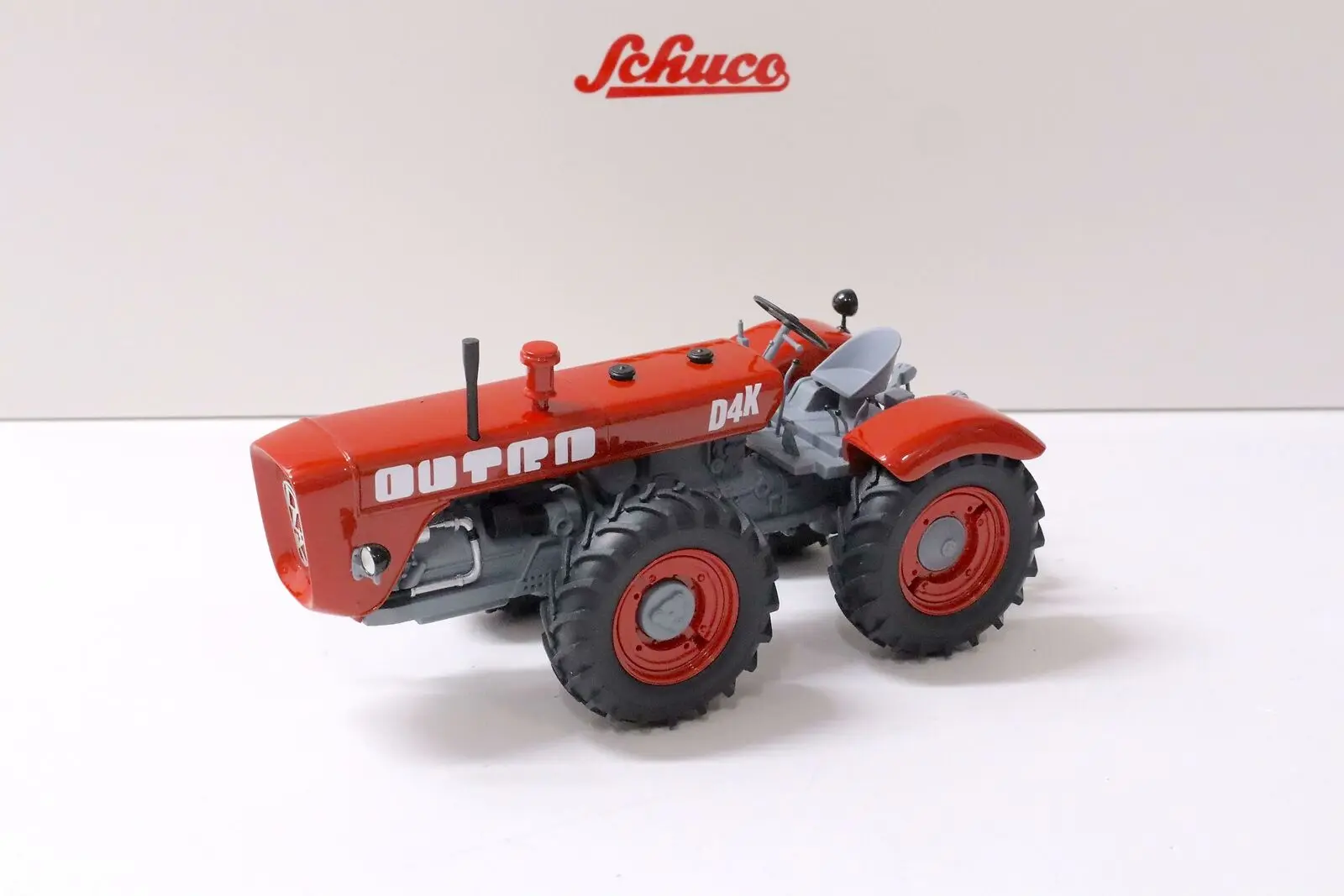 

Сельскохозяйственный дизельный трактор Schuco 1:32 Dutra D4K, транспортное средство, модель из смолы, игрушечный подарок