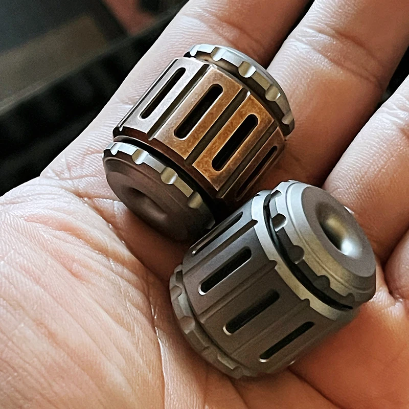 

B.M War Hammer Knife Pendant Bm Titanium Saber Pendant Bm Umbrella Rope Decompression Toy Bm Gyro Knife Pendant