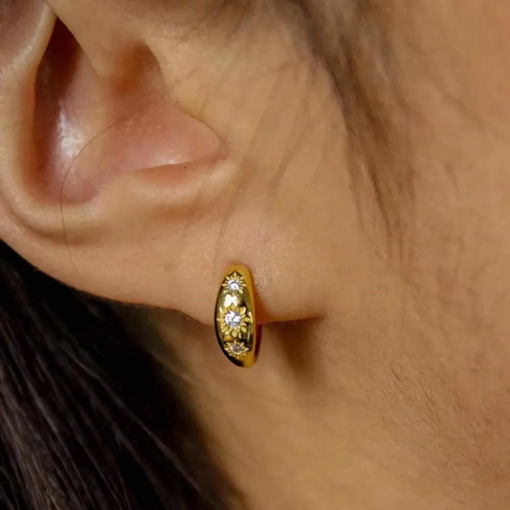 Fashion Hollow Mini Circle Round Hoop Earrings for Women Cute Butterfly Pendant Sparkling CZ Zircon Evil Eye Huggie Ear Buckle