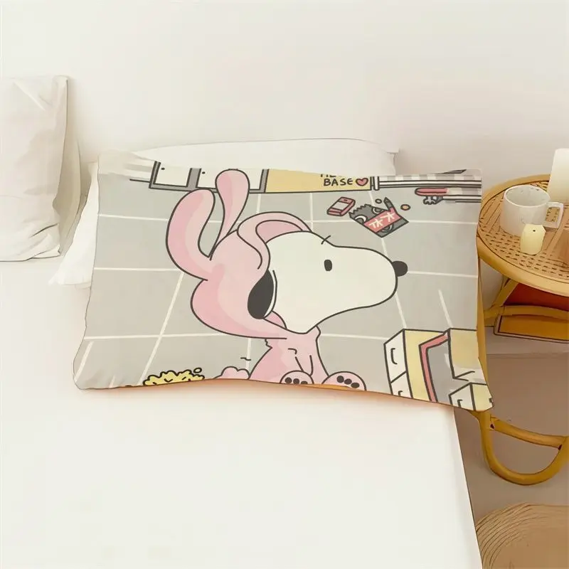 thumbnail image 1 of Funda de almohada de una sola cara con dibujos animados de Snoopy, Woodstock y Charlie Brown, ropa de cama creativa para estudiantes y niños al por mayor, 1 of 5