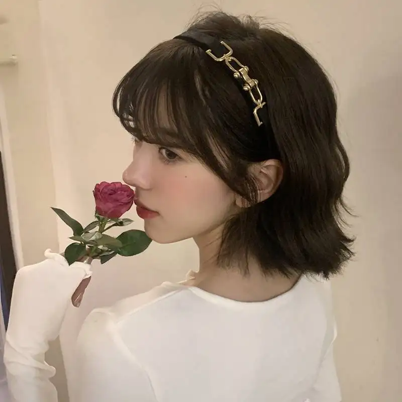 女性のレトロなブラックゴールドパンクスタイルのチェーンヘッドバンド