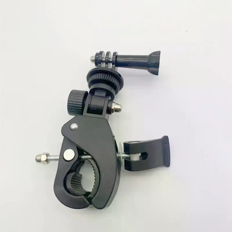 Support de guidon pour caméra action installé sur un guidon de vélo, vue de côté