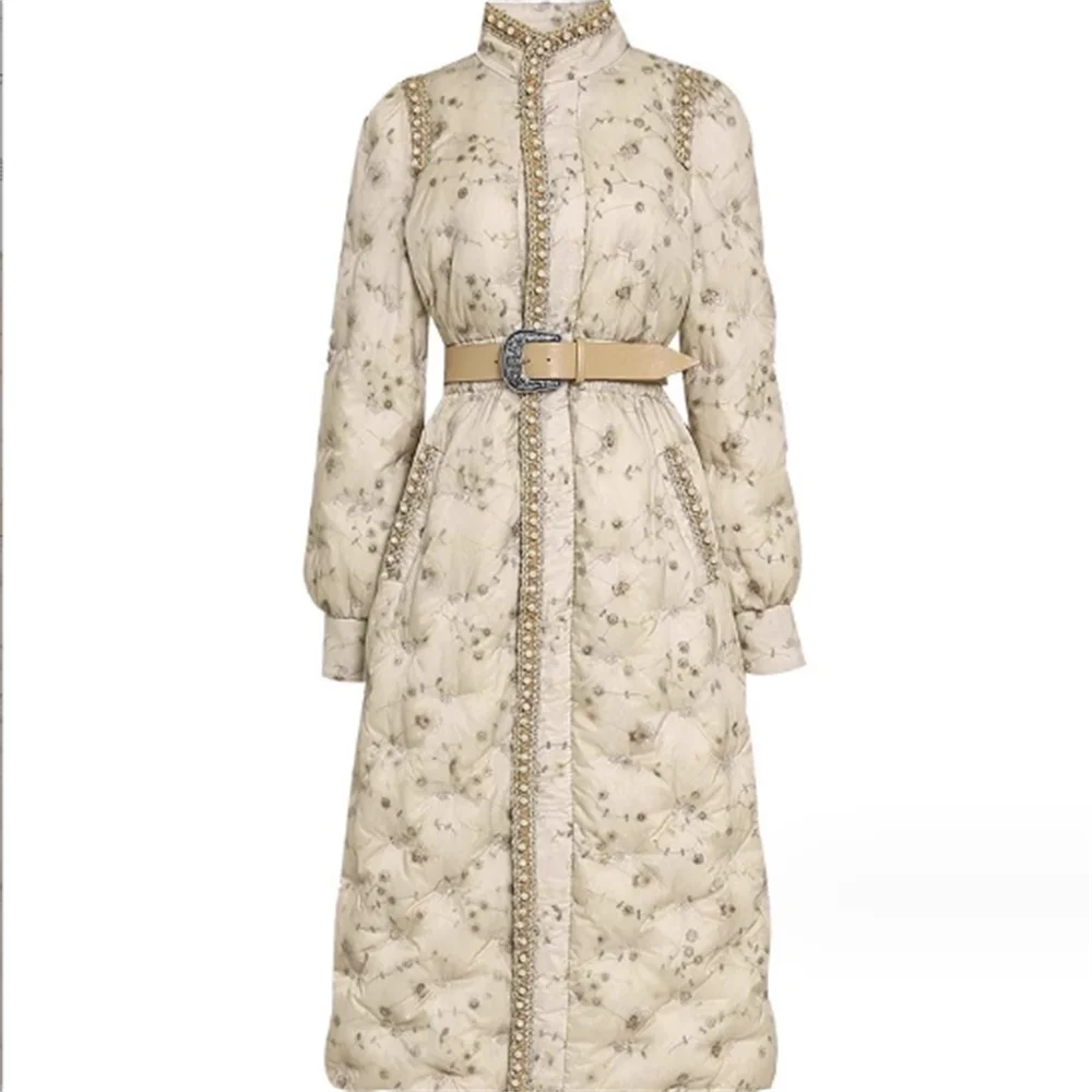 

Зимняя длинная куртка на белом утином пуху с жемчужной вышивкой и кружевом 90