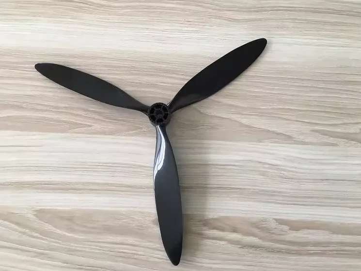 Dünam 13x7x3 (8mm) DYP-1020 propeller FW190 BF109 F4U P47D jaoks