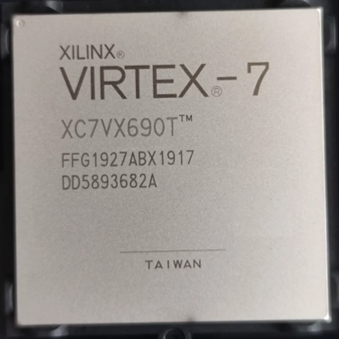 

XC7VX690T-1FFG1927C XC7VX690T-1FFG1927I XILINX FPGA CPLD XC7VX690T-2FFG1927C