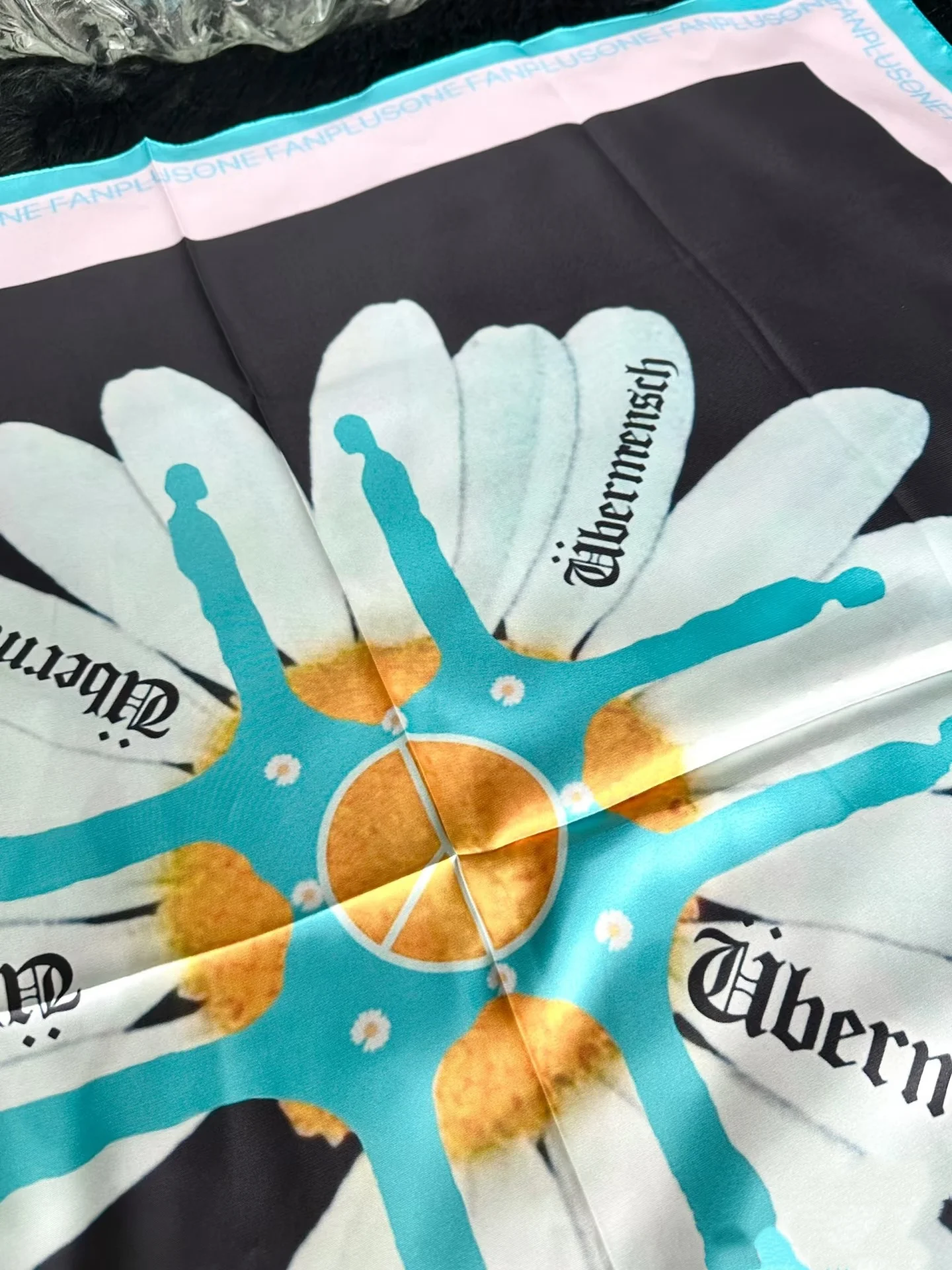 880818 GD Style Square Scarf Kpop Hot Idol G-DRAGON New Album