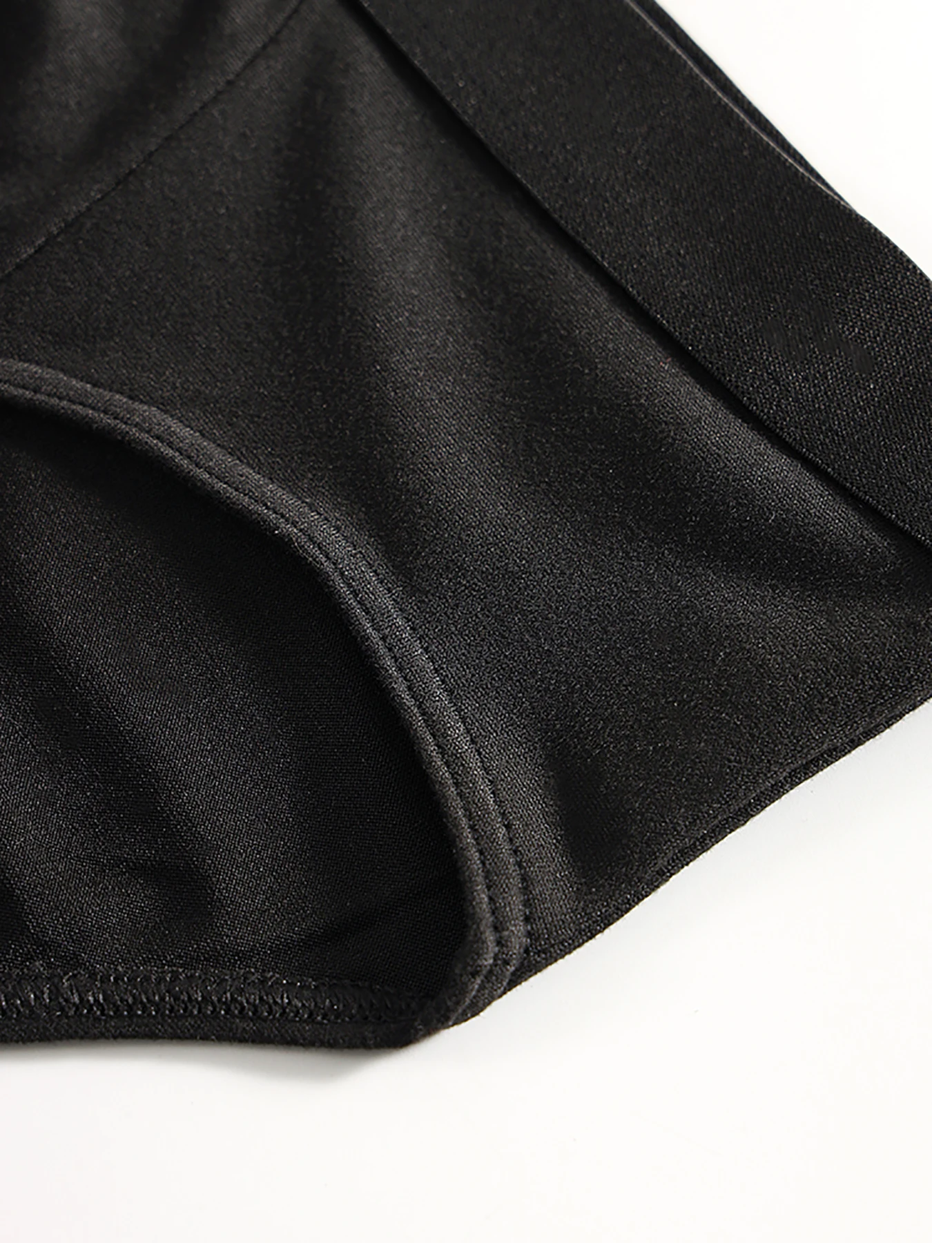 4-piece men's triangle underwear, simple and comfortable for daily use. Four-color underwear set, all-season men's underwear