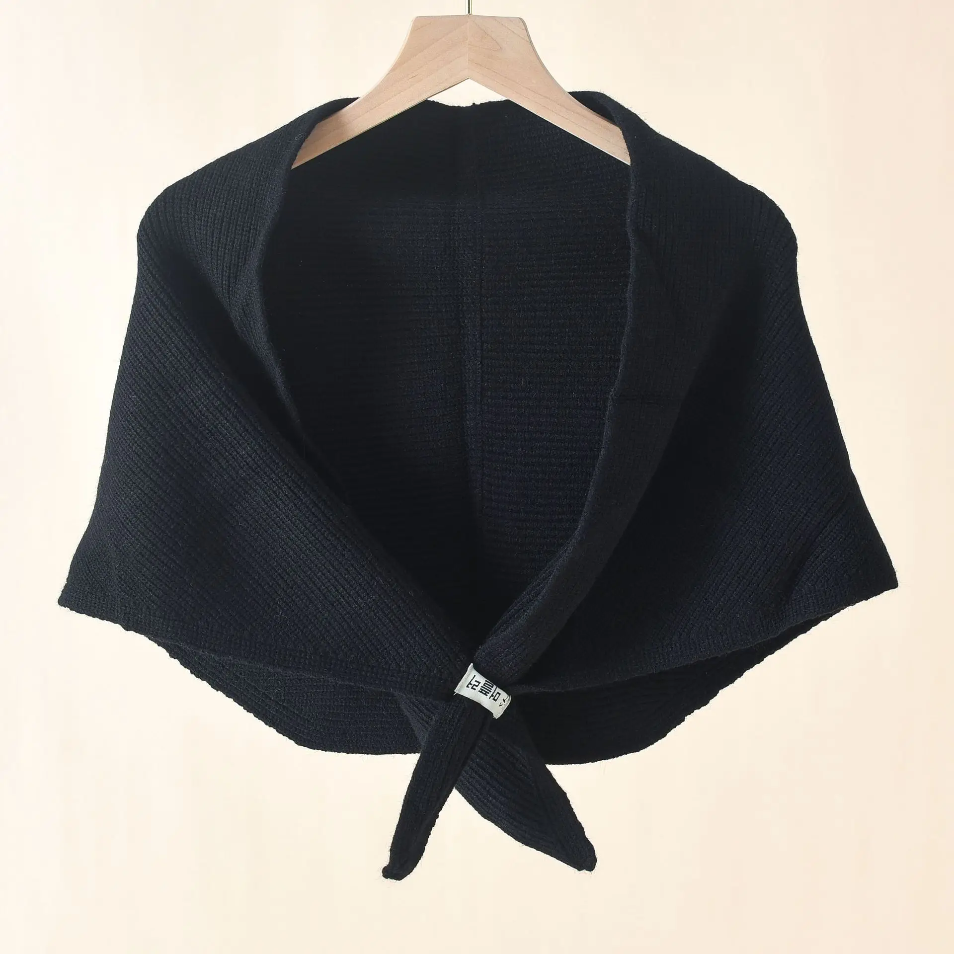 

2022 New Solid Color Knitted Small Shawl Spring Autumn Women Triangular Decorative Cloak Lady Poncho Capes Black