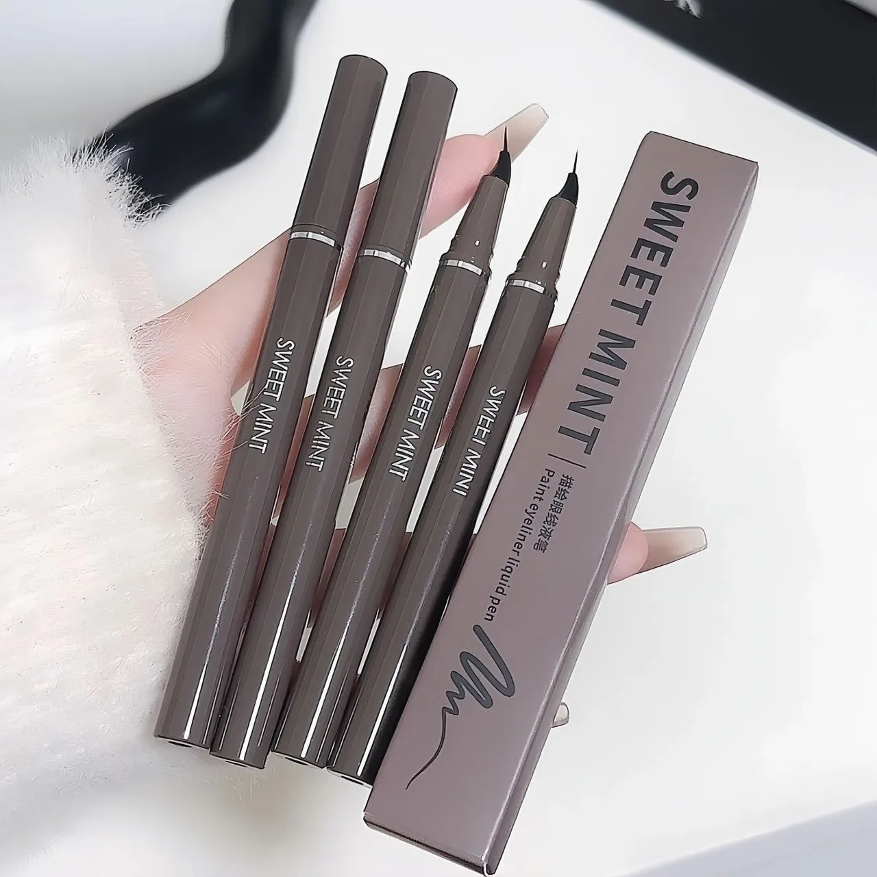 Quick Dry Liquid Eyeliner Curved Pen Tip Easy To Draw Fine Lower