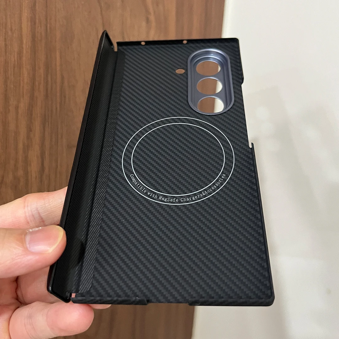 Magnetic Aramid Carbon Fiber Hinge Phone Case with Magsafe Compatibility
