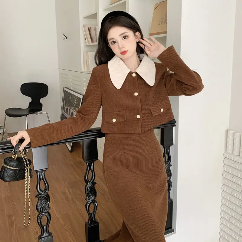 thumbnail image 1 of Conjunto de 2 piezas de pana para mujer, otoño e invierno 2022, faldas largas de diseño para mujer, conjuntos de moda coreana para mujer, 1 of 4