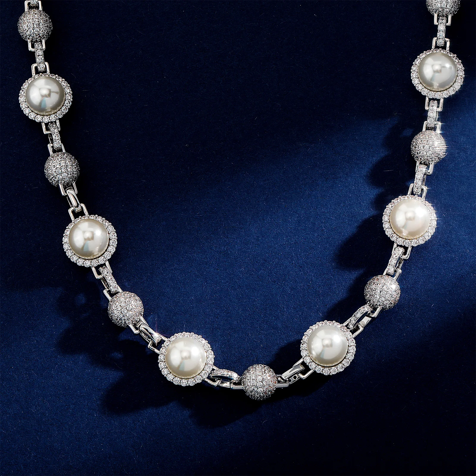 GUCY New Romantic Women Shell Beads Necklace Iced Out Bling Bling Cubic Zirconia Necklaces Fashion Charm Jewelry