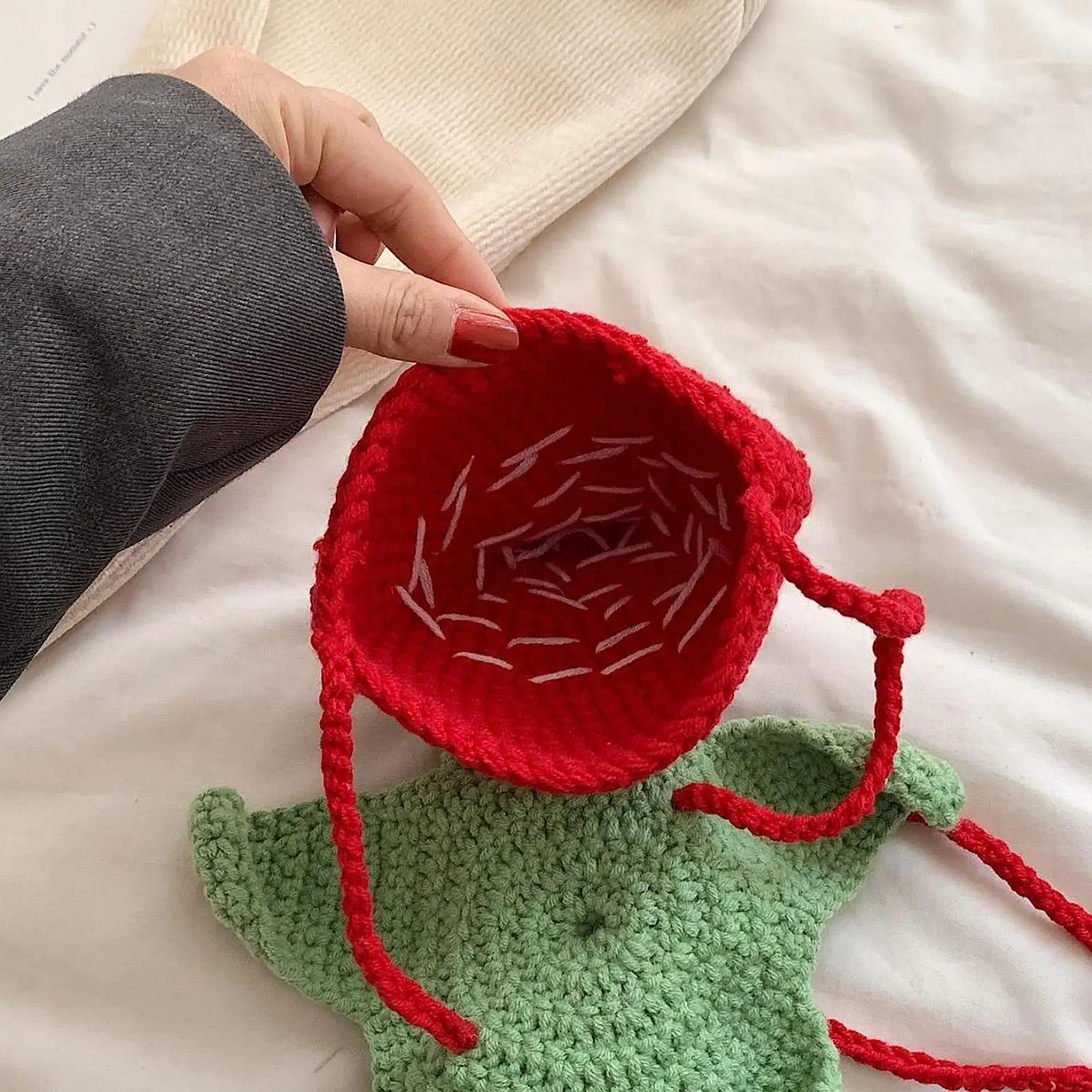 Hand Knitted Strawberry Bag Stylish Gift Shoulder Bag for Party Use Hand Knitted Strawberry Bag Stylish Gift Shoulder Bag for Party Use