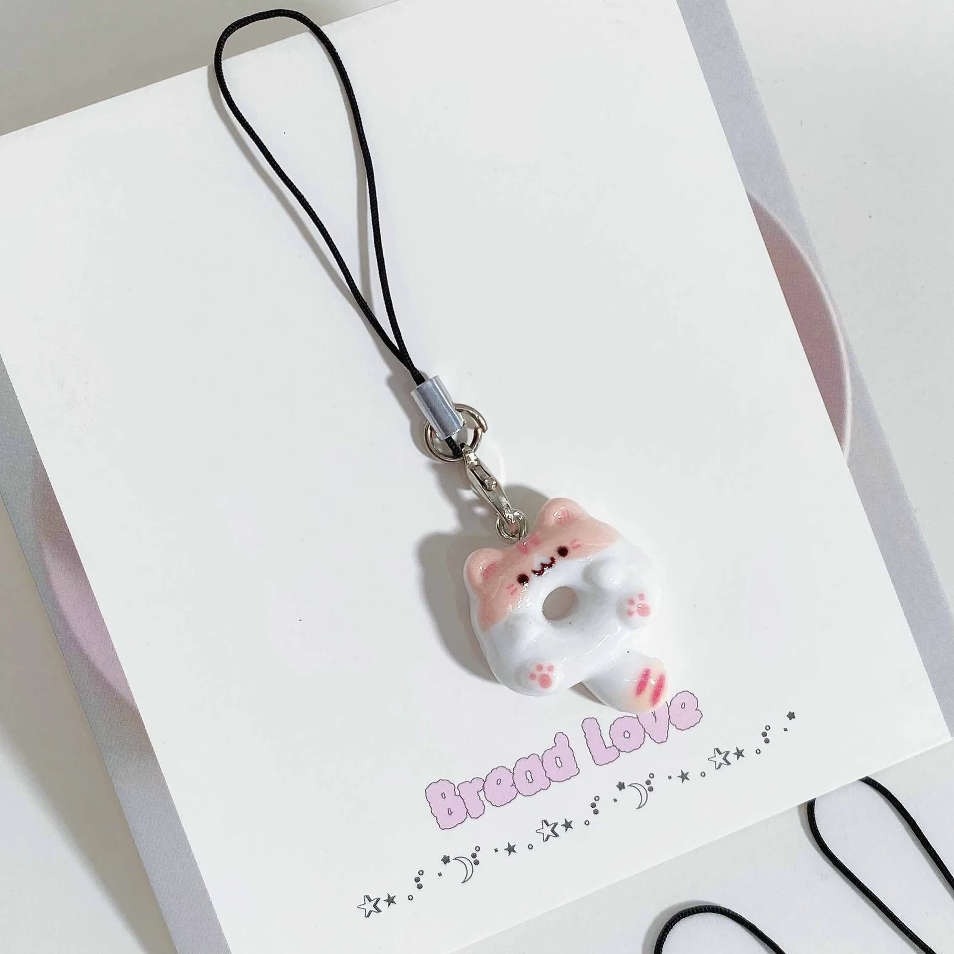 Adorable Heart-Shaped Cat Charm – Cartoon-Style Keychain & Accessory