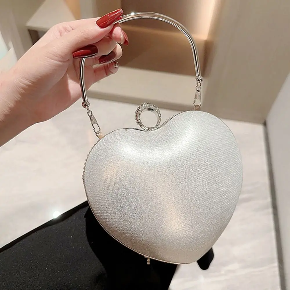 حقيبة يد مزينة بالشرّابات وحجر الراين بتصميم على ش...