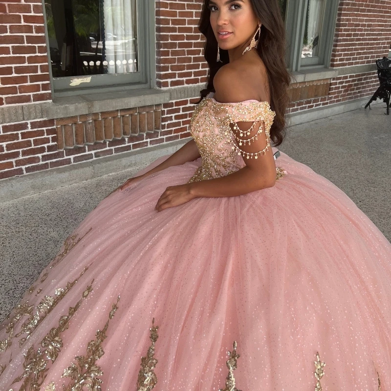 

Pink Shiny Quinceanera Dresses for Sweet 15 Year Sexy Off the Shoulder Puffy Ball Gown Gold Lace Appliques Beads Princess Gowns