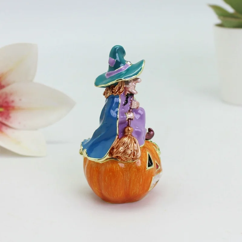 SHINNYGIFTS Hexe Emaille Schmuckkästchen Schminktisch Heimdekoration Halloween Hexenstatuen Metallfiguren zur Präsentation von Halloween – Detail 8